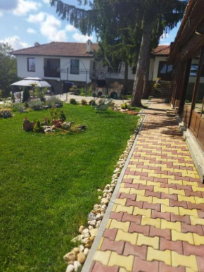 The 3 Pines GuestHouse - Трите Бора